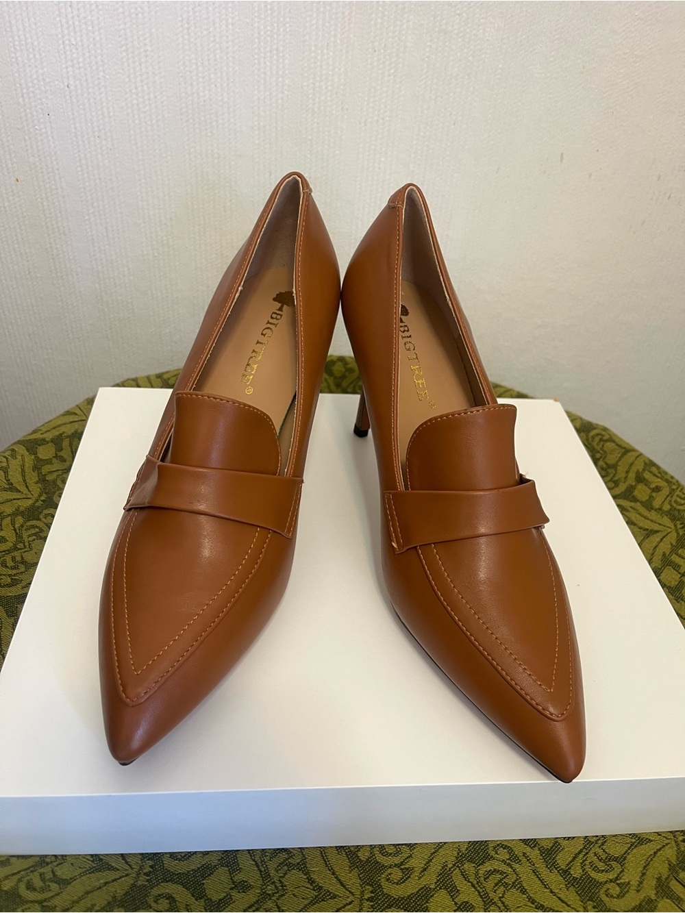 Pointed-Toe Brown Leather Heels with Loafer Strap